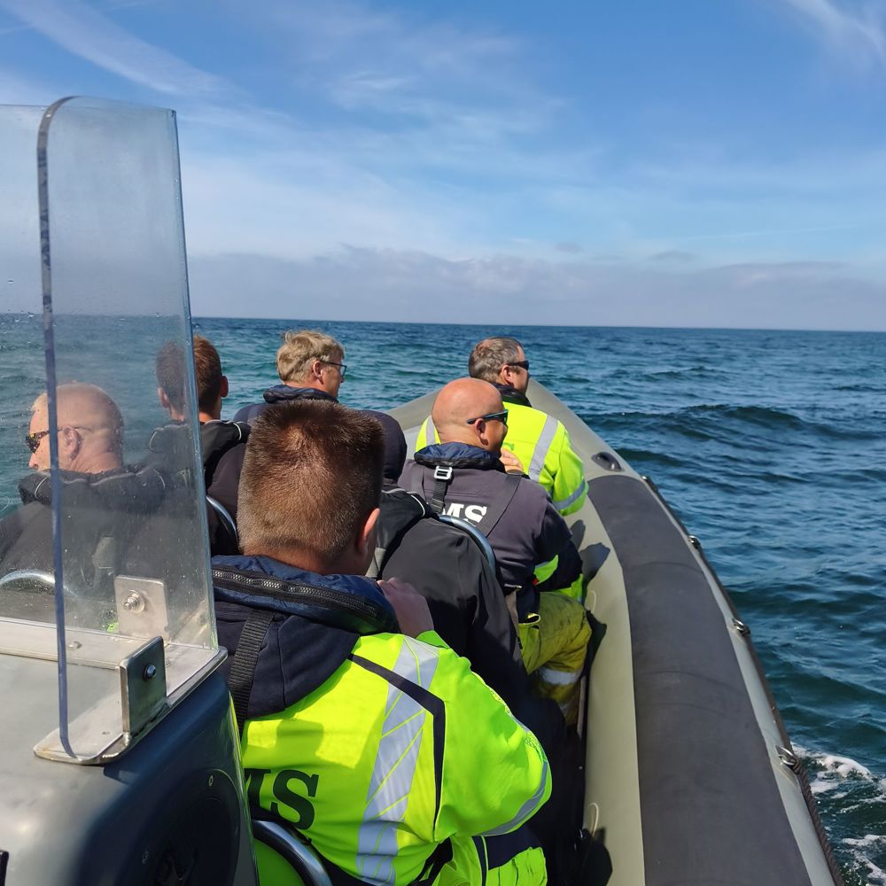 BMS-hold sejler ud til offshore-opgave ved havvindmøller nær Samsø