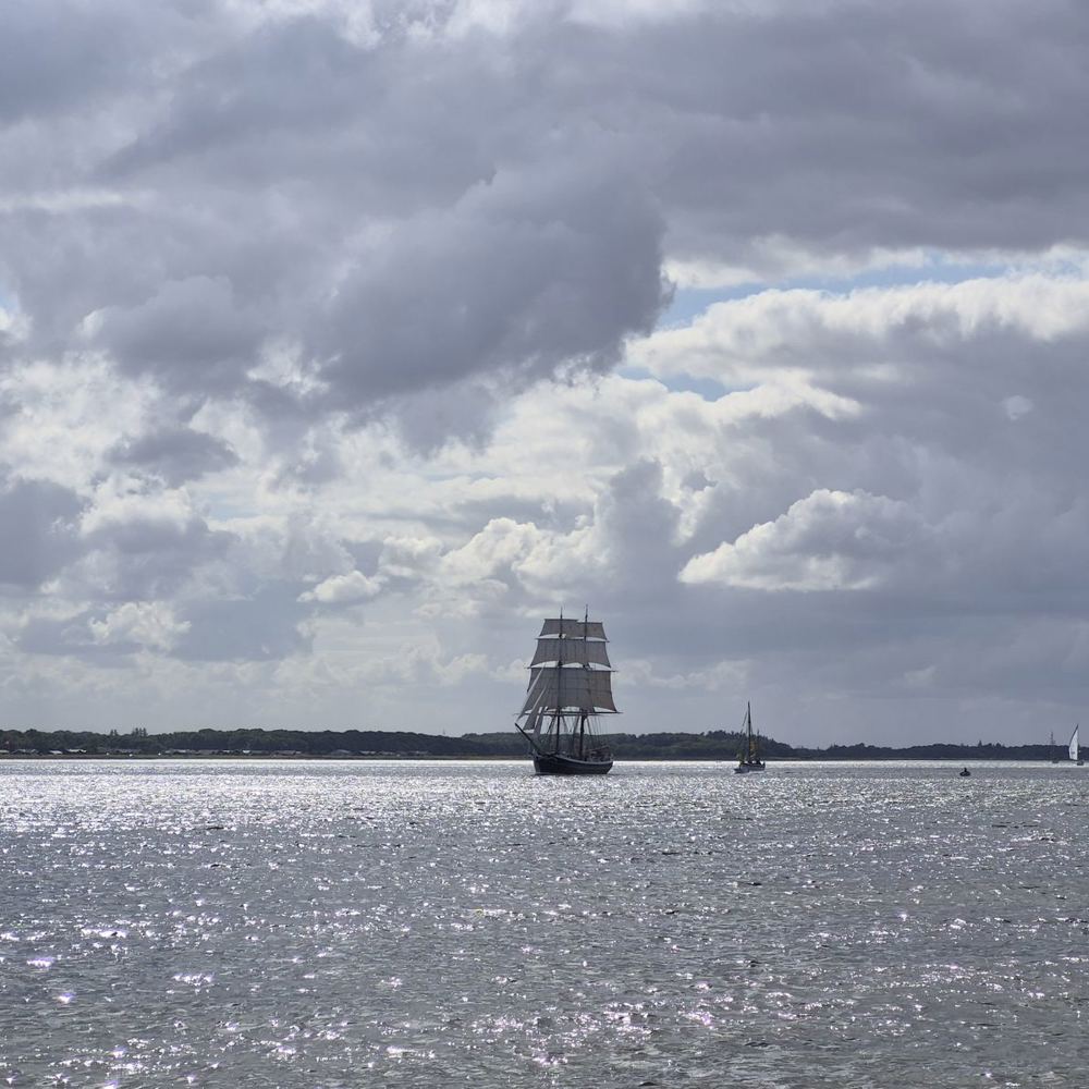Tall Ships skib sejler væk