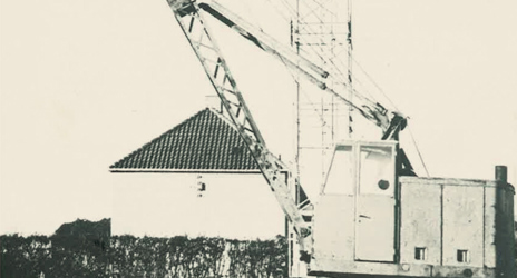Historisk billede af en tidlig BMS kran fra virksomhedens begyndelse i 1953