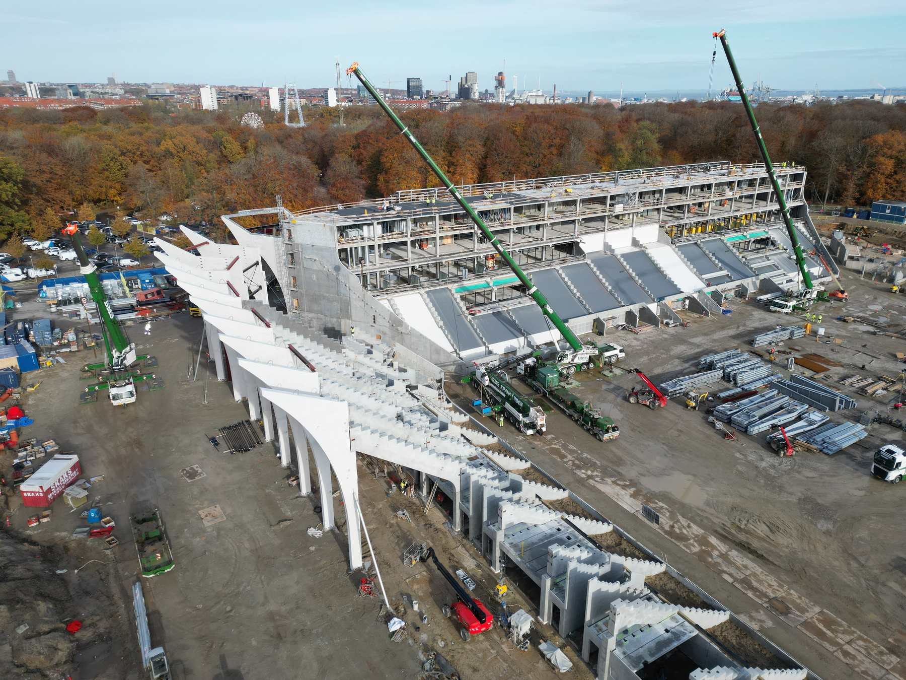 Mobilkraner ved opførelse af nyt stadion i Aarhus