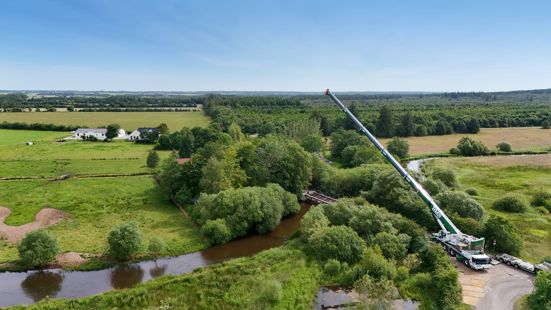 BMS mobilkran ved Gelsbro under renovering i naturfredet område