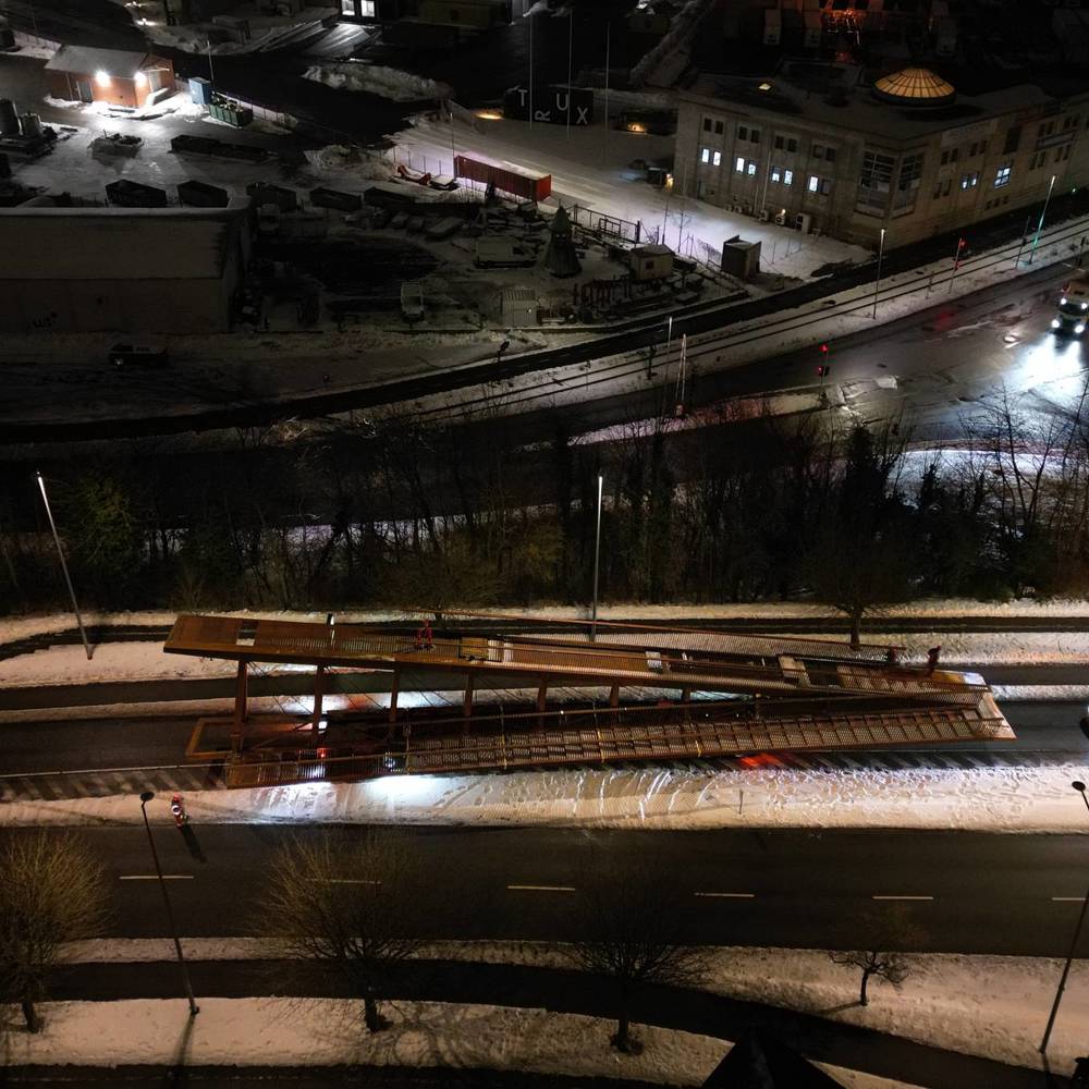 Brosektion transporteres gennem Aarhus om natten til Kulbroen