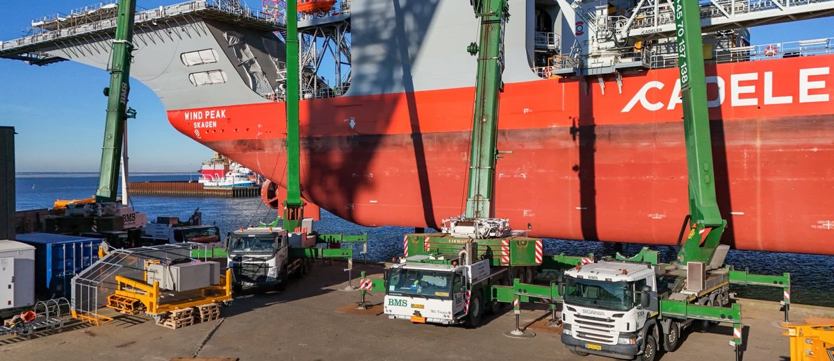 BMS assisterer ved løfteopgave på WIND PEAK i Esbjerg Havn
