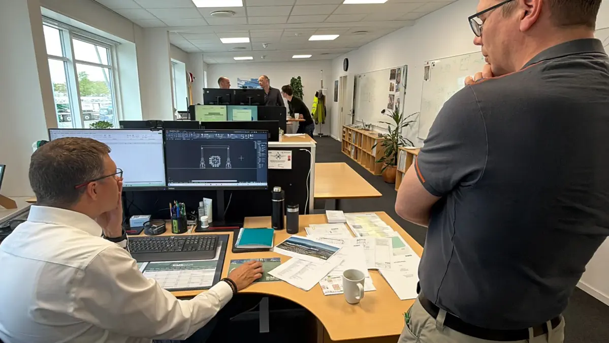 BMS colleagues working together on technical planning for lifting operations