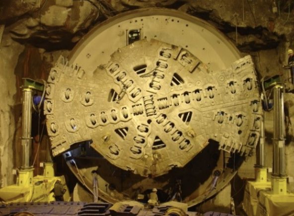 Borskærehoved på tunnelboremaskine under arbejde
